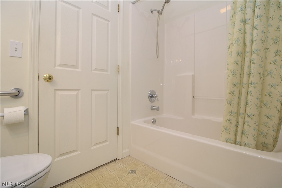 5645 Clingan Road, Unit 7B Struthers, OH 44471 - Photo 24 of 37 Bed 3 Bath, Guest Bath