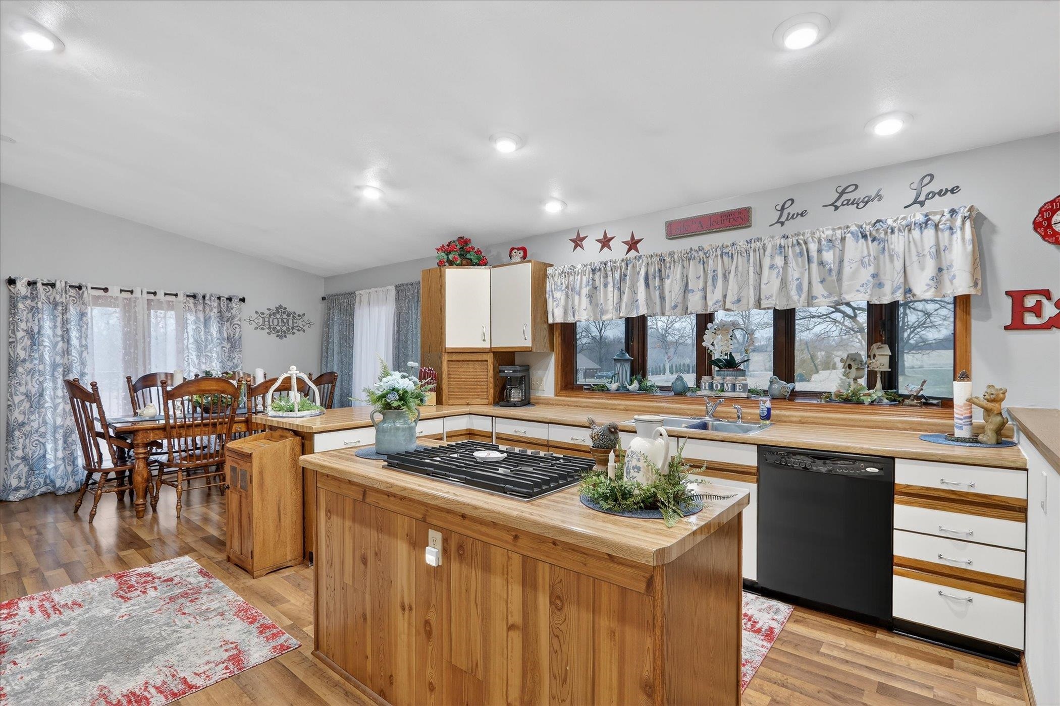 3636 Rockport Road Janesville, WI 53548 - Photo 12 of 65