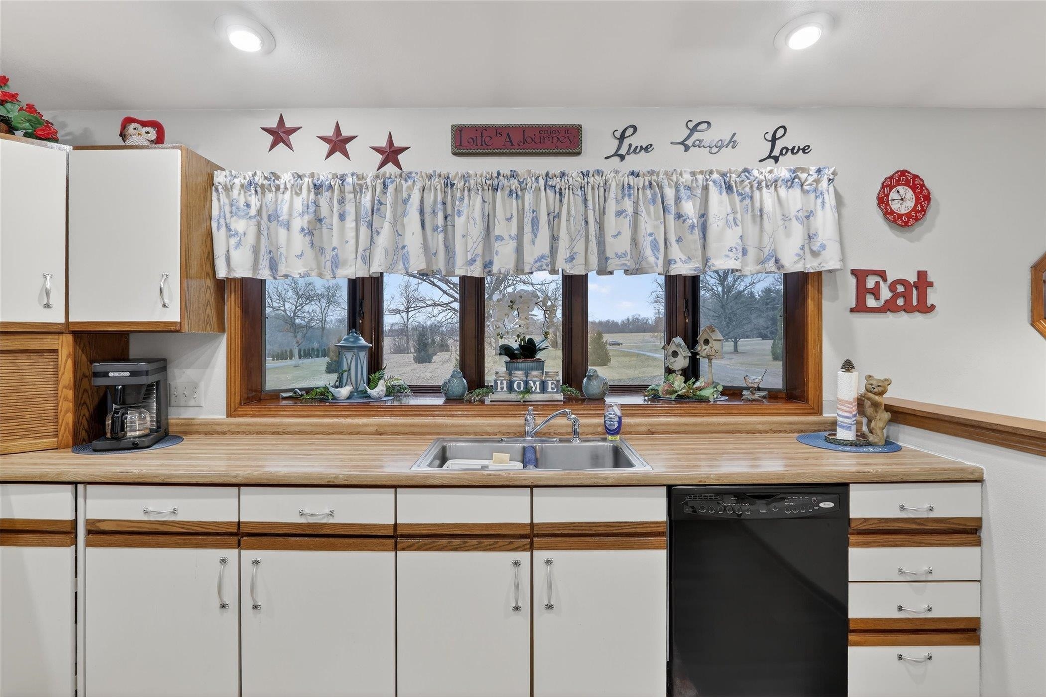 3636 Rockport Road Janesville, WI 53548 - Photo 15 of 65