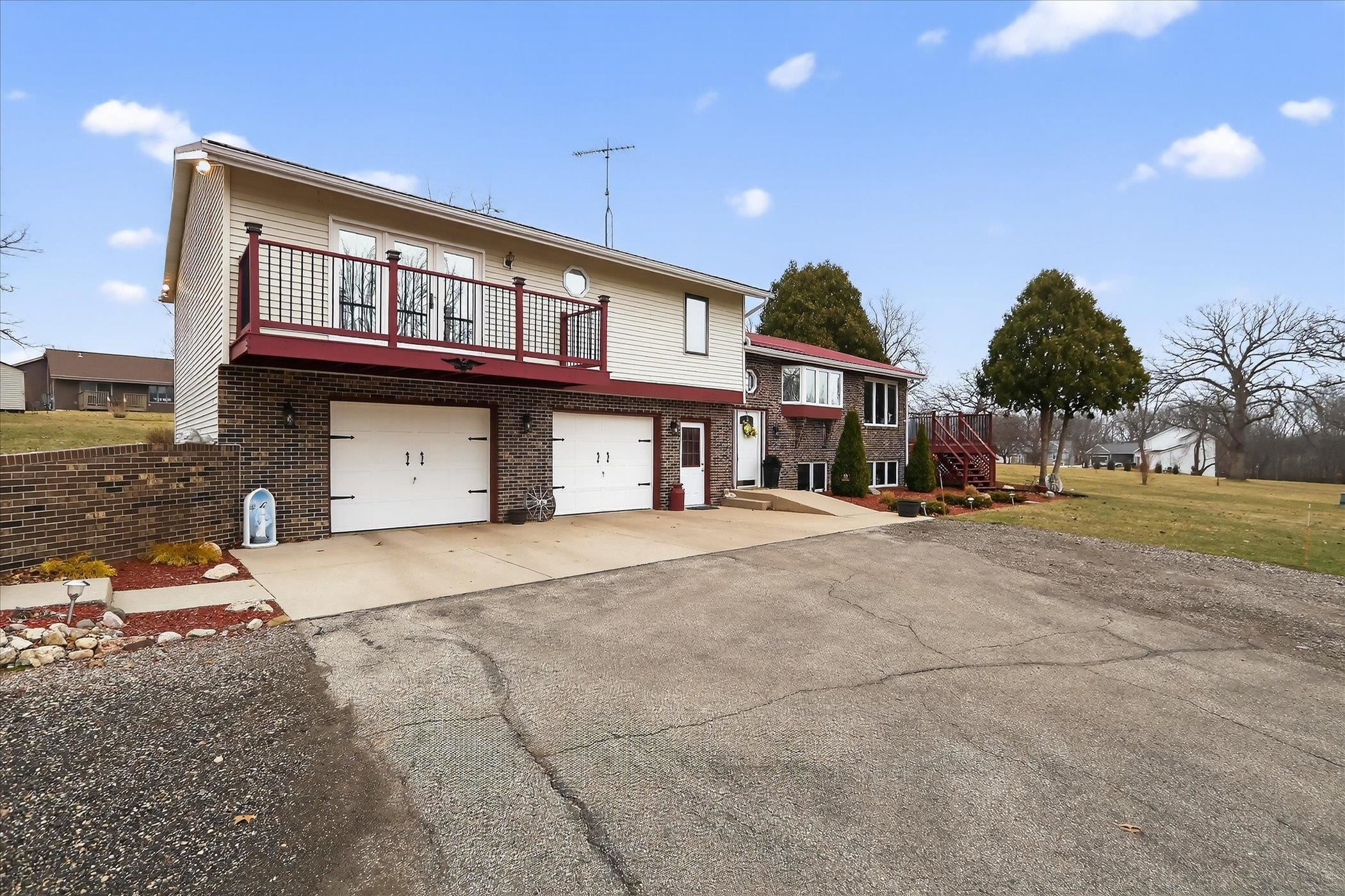 3636 Rockport Road Janesville, WI 53548 - Photo 5 of 65