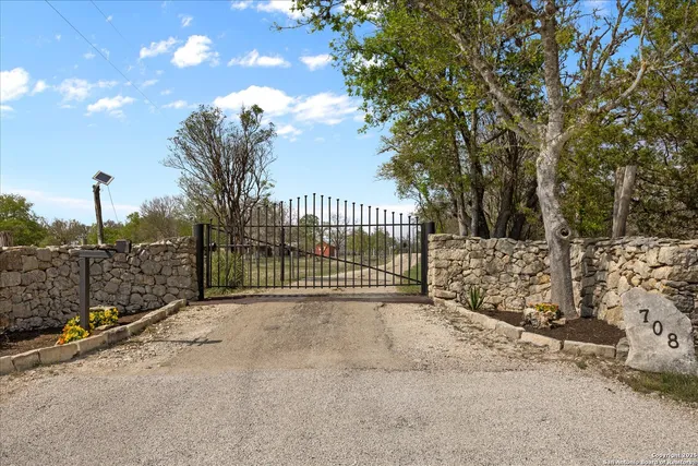 $1,400,000 | 708 A Ranch To Market Road 473, Comfort, TX 78013