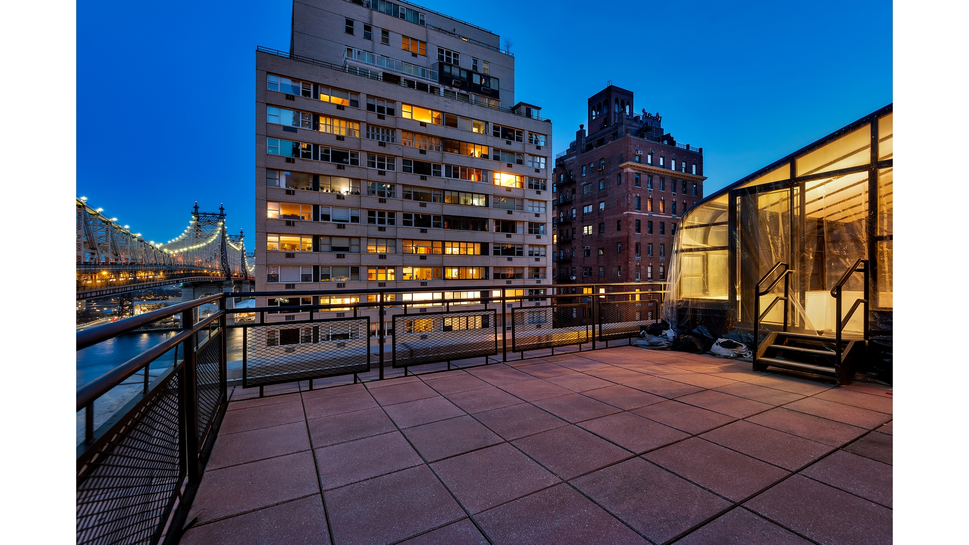 40 Sutton Place, Unit PHM Manhattan, NY 10022 - Photo 8 of 12 a view of outdoor seating