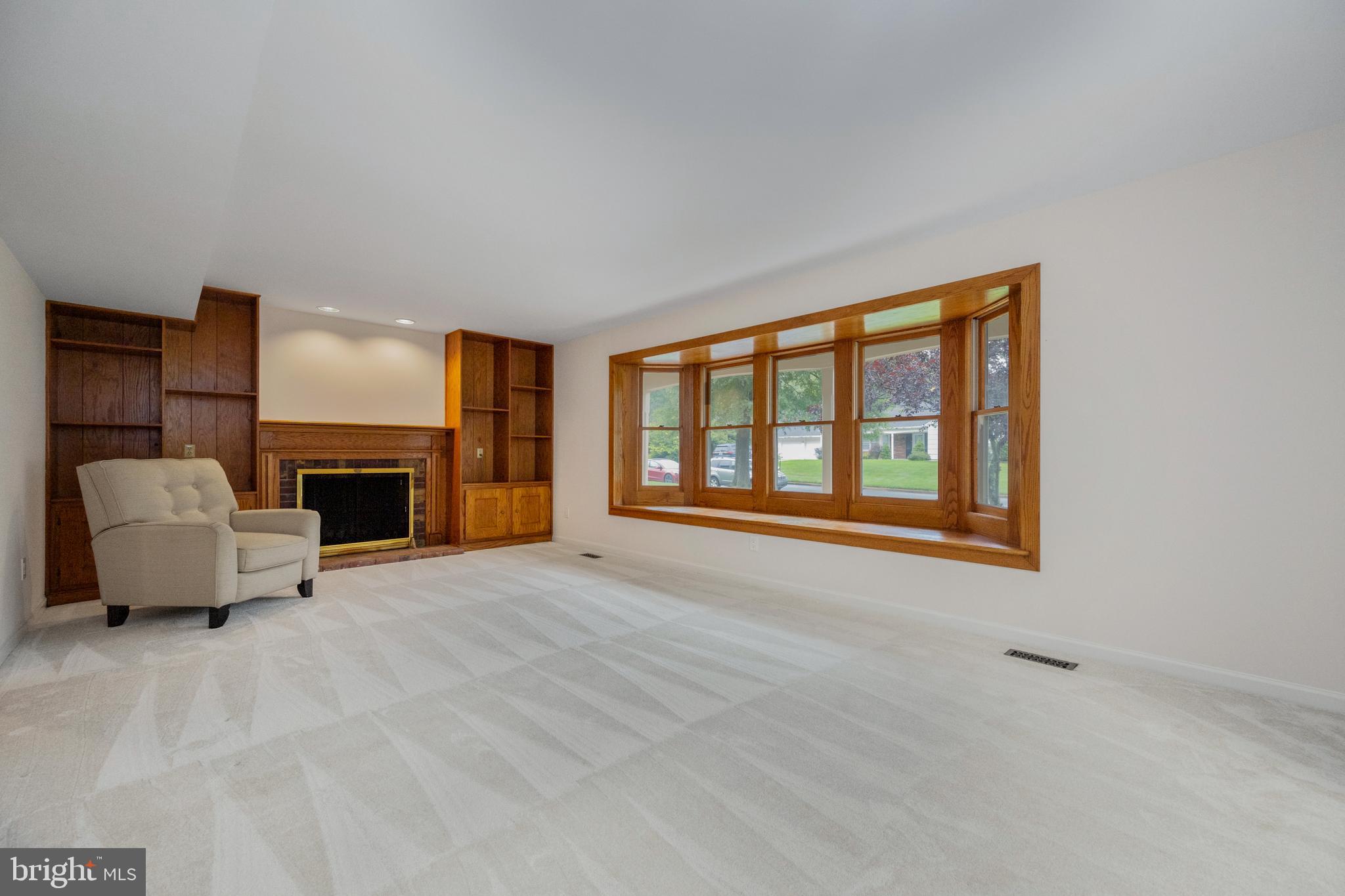 8710 Granite Lane Laurel, MD 20708 - Photo 8 of 50 Living Room