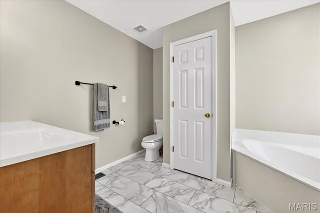 $375,000 | 108 Meadowgate Court, St. Peters, MO 63376