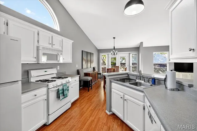 $375,000 | 108 Meadowgate Court, St. Peters, MO 63376