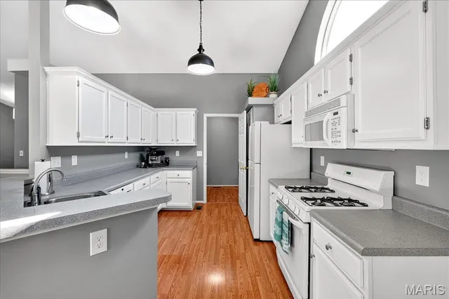 $375,000 | 108 Meadowgate Court, St. Peters, MO 63376