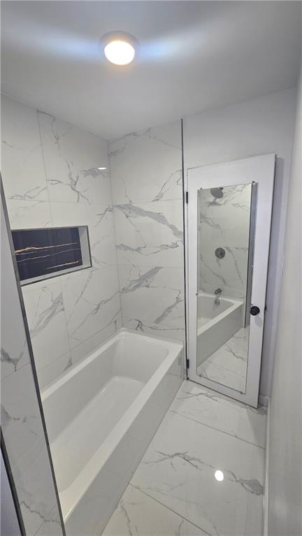 4560 Friendship Avenue Pittsburgh, PA 15224 - Photo 6 of 20 a bathroom with a bathtub