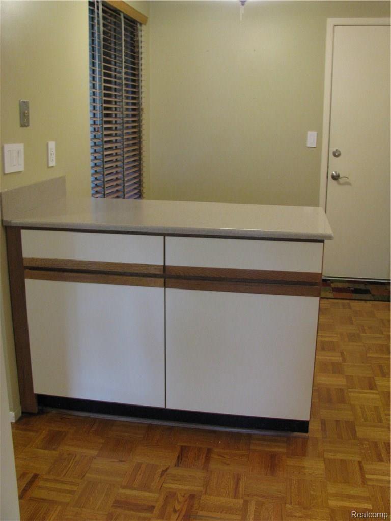 517 Tennyson Rochester, MI 48307 - Photo 16 of 54 1980-01-01 00.07