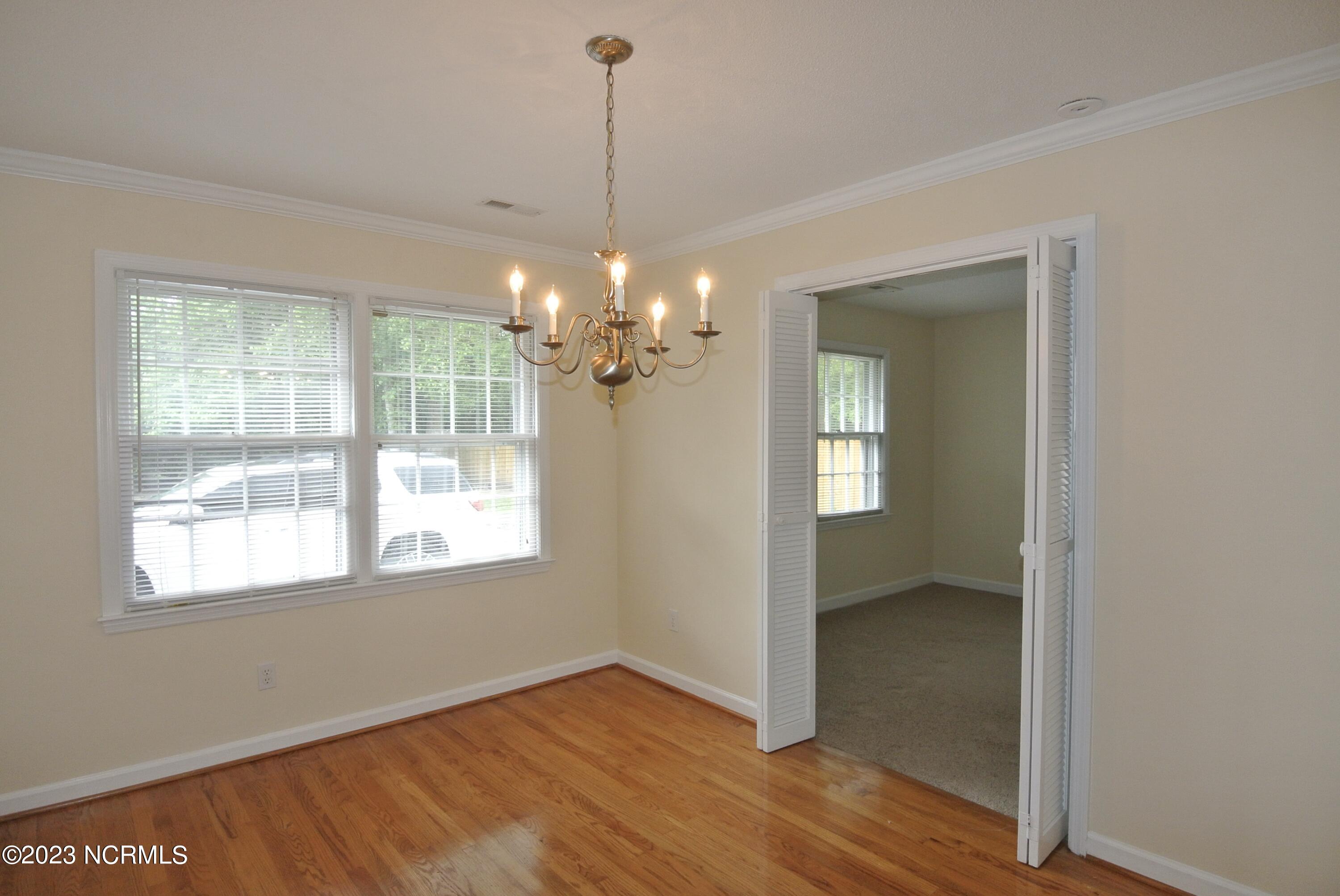 2129 Neuse Cliffs Circle New Bern, NC 28560 - Photo 13 of 27 Dining room