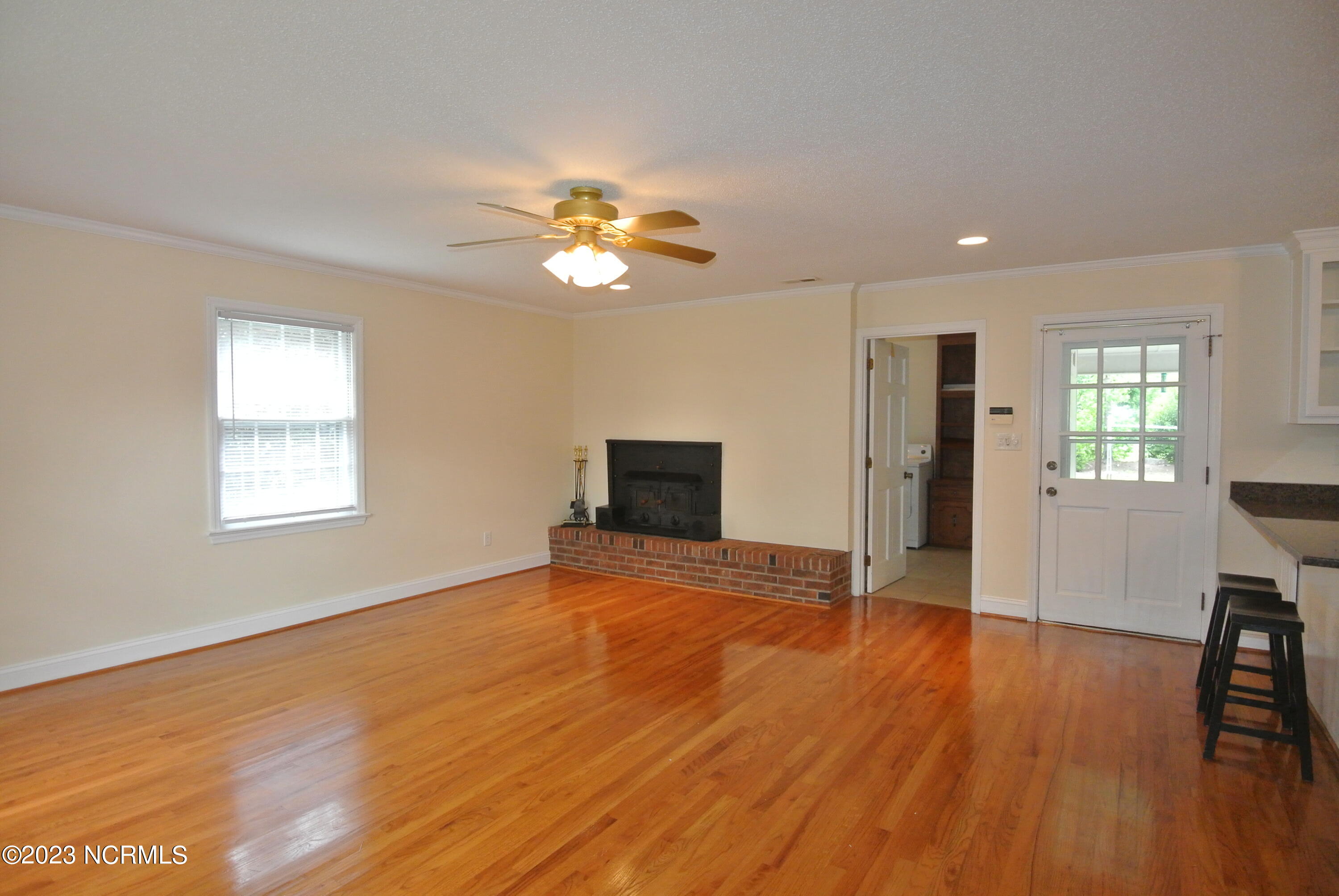 2129 Neuse Cliffs Circle New Bern, NC 28560 - Photo 5 of 27 Living room