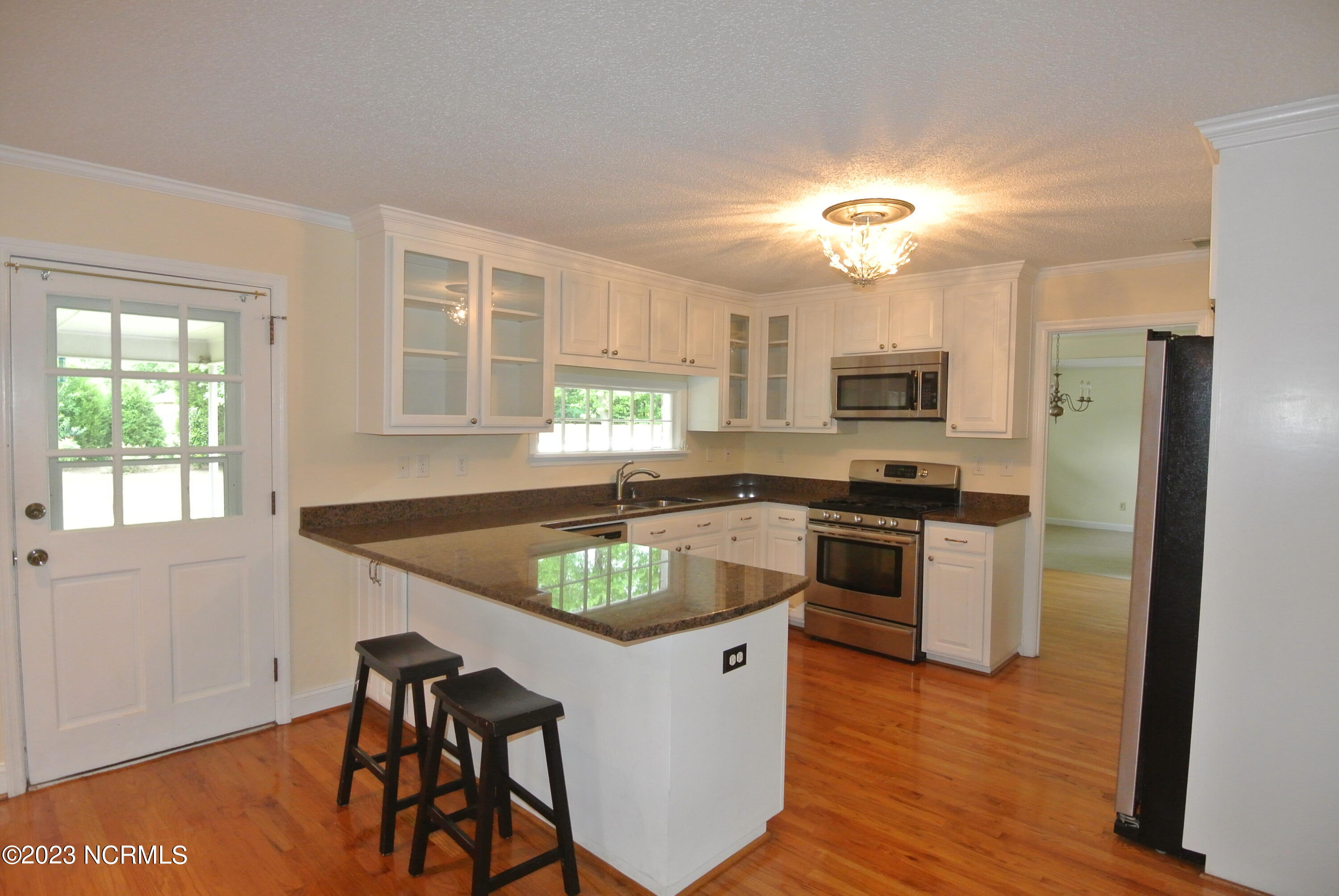2129 Neuse Cliffs Circle New Bern, NC 28560 - Photo 8 of 27 Kitchen