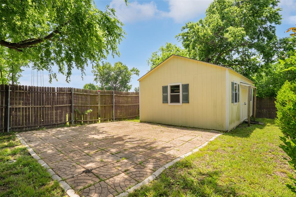 5824 Boone Street Sachse, TX 75048 - Photo 30 of 40 a backyard of a house with garage
