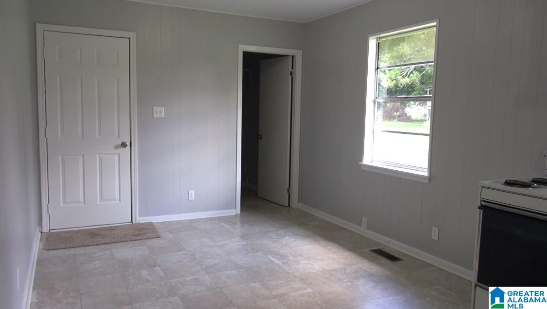 212 Brenda Road Anniston, AL 36206 - Photo 5 of 48