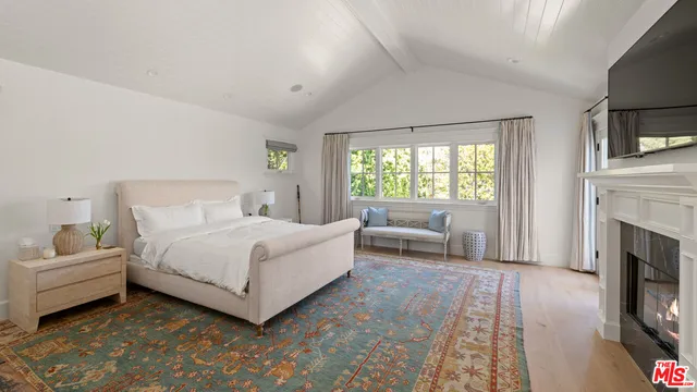 $50,000 | 146 North Carmelina Avenue, Los Angeles, CA 90049