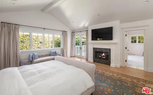 $50,000 | 146 North Carmelina Avenue, Los Angeles, CA 90049