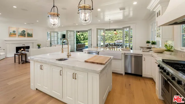 $50,000 | 146 North Carmelina Avenue, Los Angeles, CA 90049