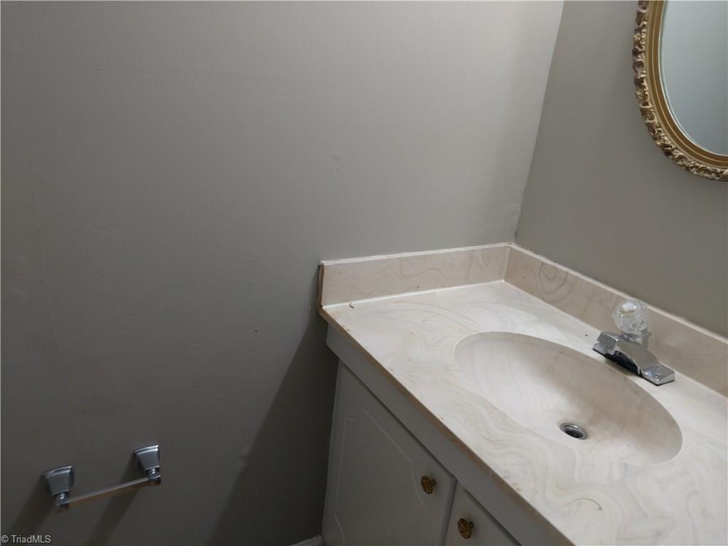209 Northpoint Avenue, Unit H High Point, NC 27262 - Photo 13 of 31 Gallery Image 13
