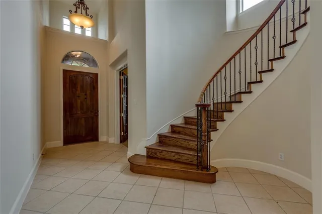 a view of entryway with a front door