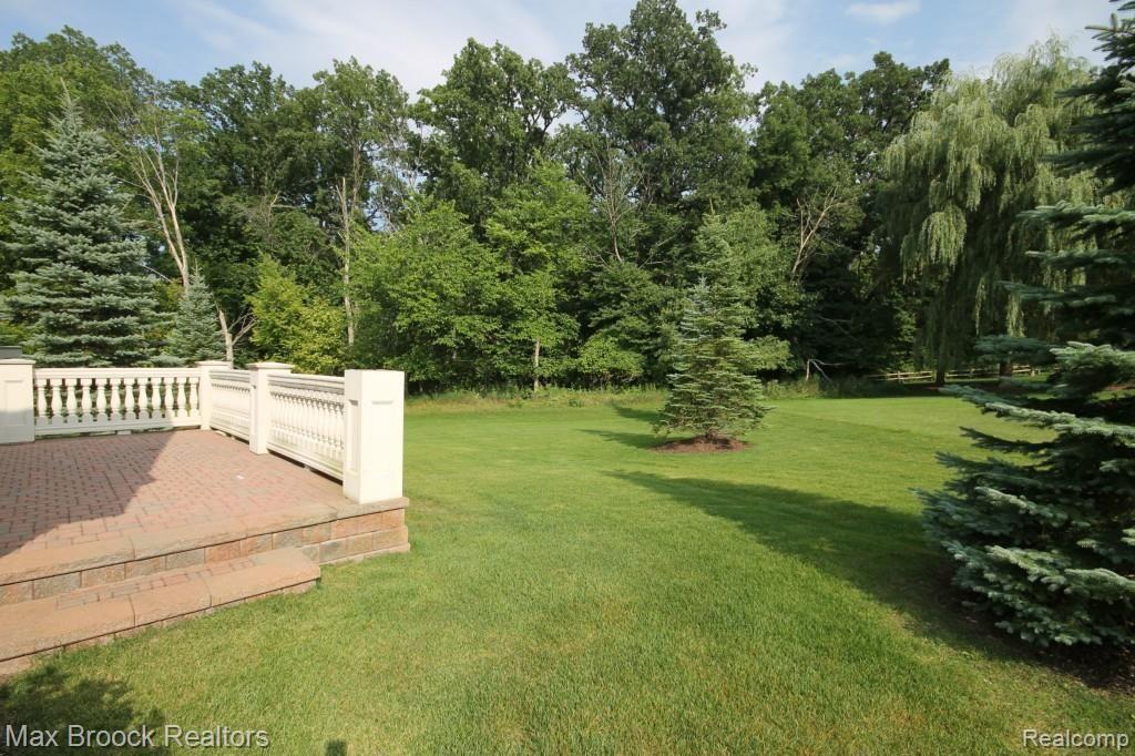 2740 Castlemartin Court Rochester, MI 48306 - Photo 24 of 25 IMG_6972.jpg