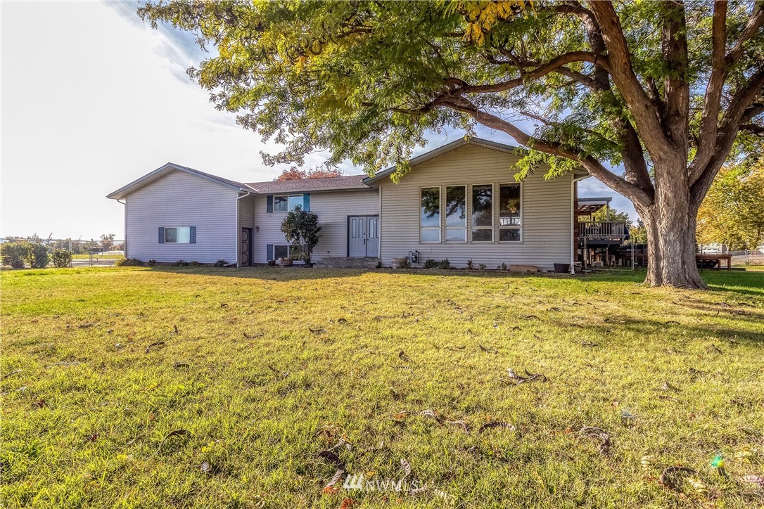 356 Bussell Road Walla Walla, WA 99362 - Photo 1 of 34 a house view with a garden space