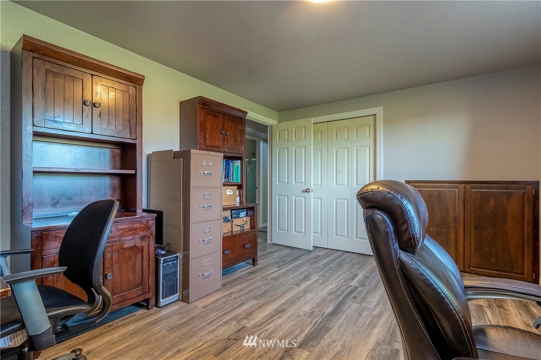 356 Bussell Road Walla Walla, WA 99362 - Photo 22 of 34 a view of a workspace with furniture and wooden floor