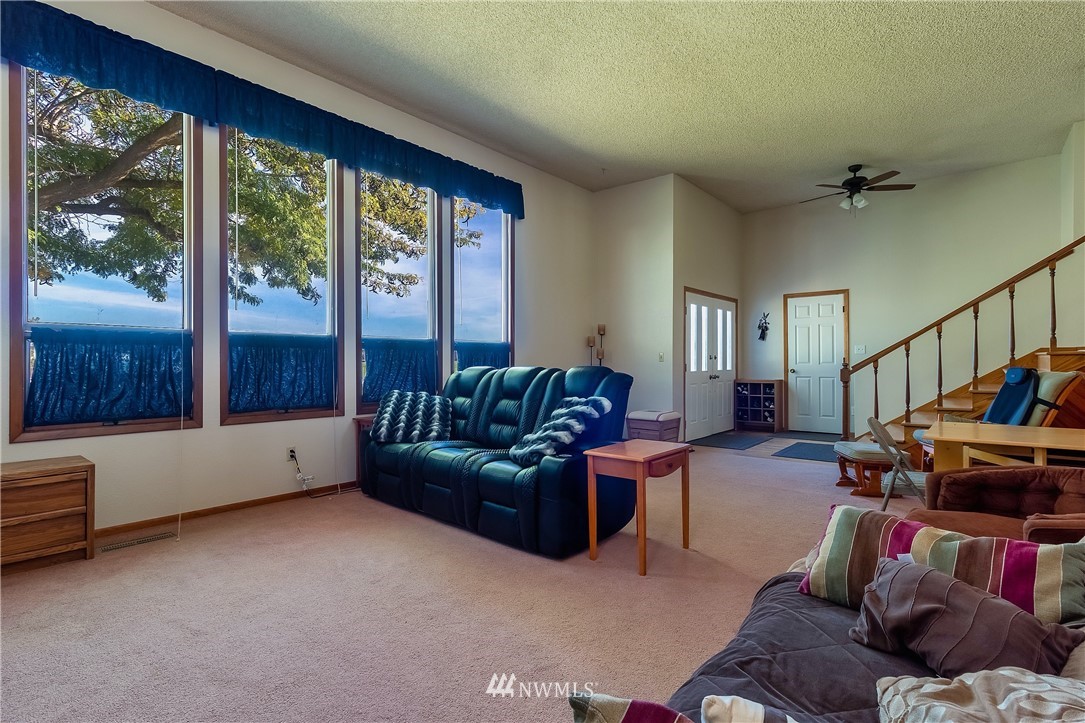 356 Bussell Road Walla Walla, WA 99362 - Photo 4 of 34 a living room with furniture and a floor to ceiling window