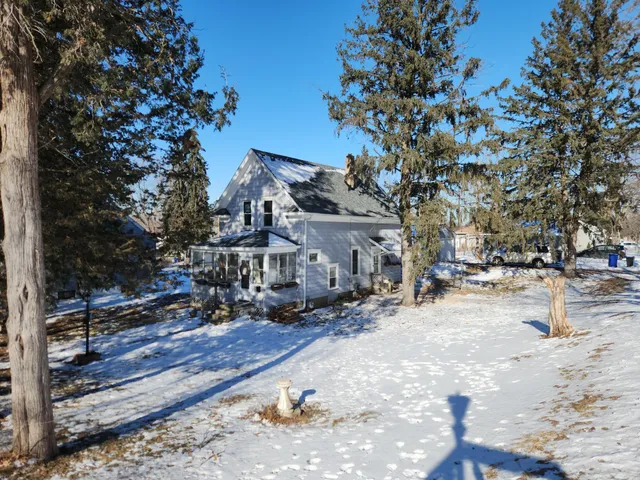 $250,000 | 1711 4th Street East, St. Paul, MN 55106