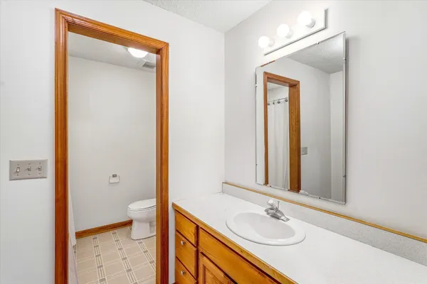 $975,000 | 34010 Pioneer Avenue, Center City, MN 55012