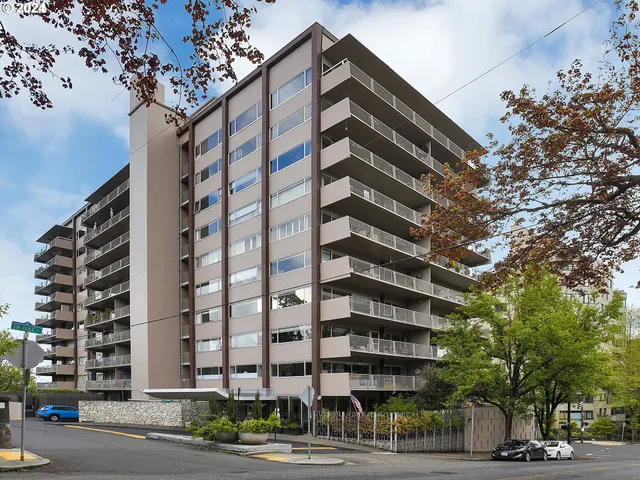 $215,000 | 2323 Southwest Park Place, Unit 302, Portland, OR 97205