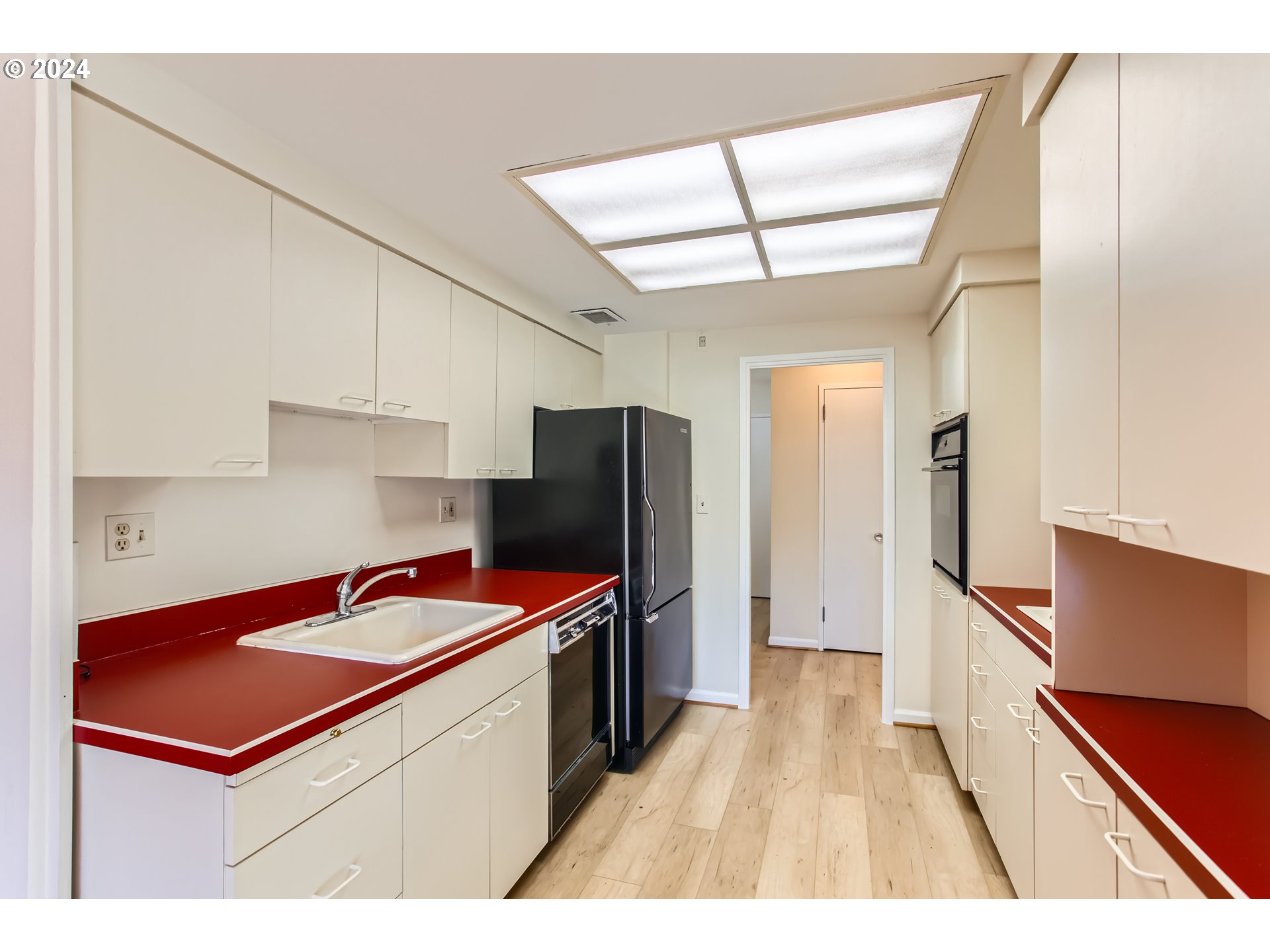 2323 Southwest Park Place, Unit 302 Portland, OR 97205 - Photo 12 of 25