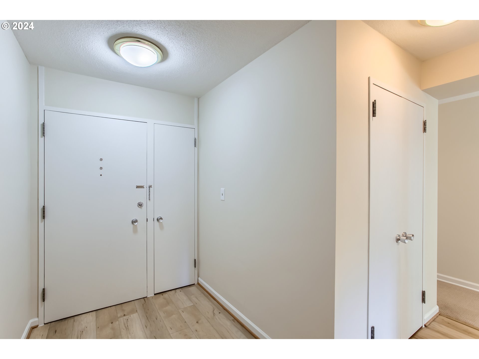 2323 Southwest Park Place, Unit 302 Portland, OR 97205 - Photo 2 of 25