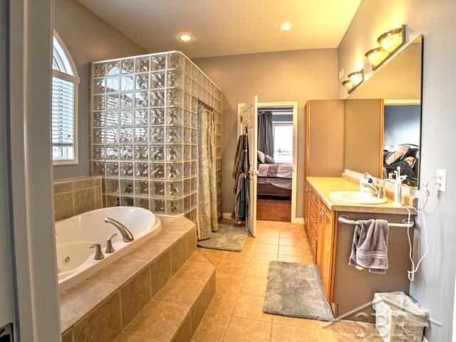 2452 Wheeler Road Bay City, MI 48706 - Photo 19 of 34 Master Bath