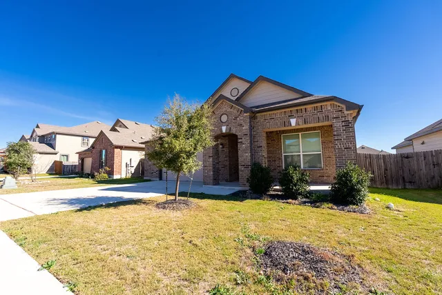 $1,950 | 250 Auburn Street, Kyle, TX 78640