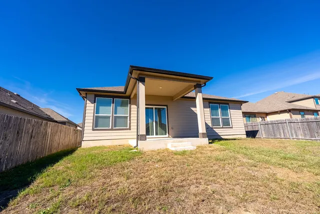 $1,950 | 250 Auburn Street, Kyle, TX 78640