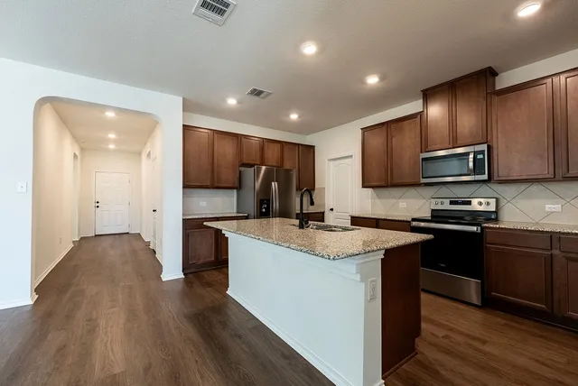 $1,950 | 250 Auburn Street, Kyle, TX 78640