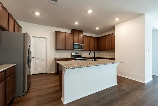 $1,950 | 250 Auburn Street, Kyle, TX 78640