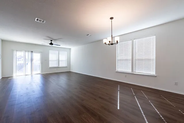 $1,950 | 250 Auburn Street, Kyle, TX 78640