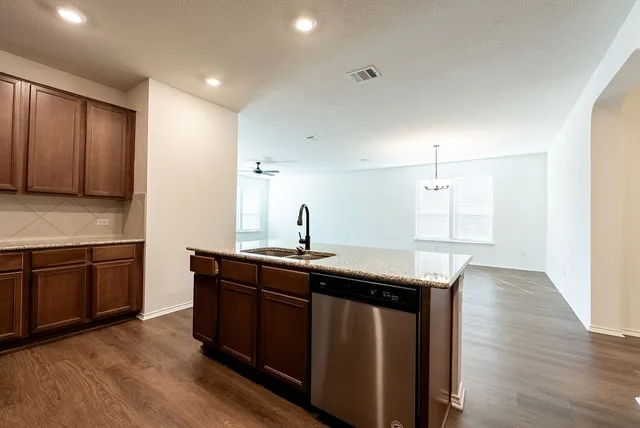 $1,950 | 250 Auburn Street, Kyle, TX 78640