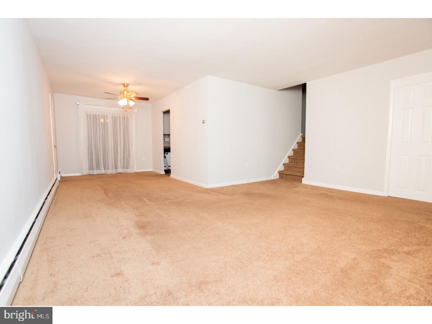 10143 Proctor Road Philadelphia, PA 19116 - Photo 5 of 24 Living Room