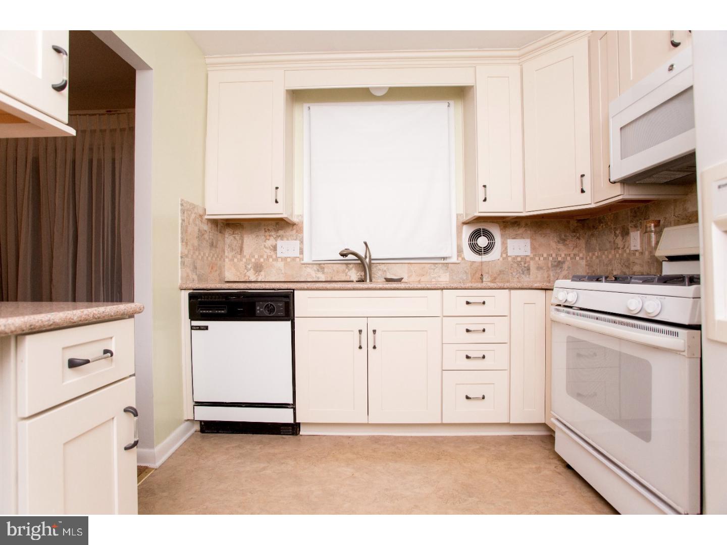 10143 Proctor Road Philadelphia, PA 19116 - Photo 7 of 24 Kitchen