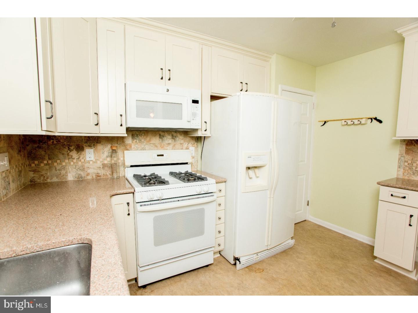 10143 Proctor Road Philadelphia, PA 19116 - Photo 8 of 24 Kitchen