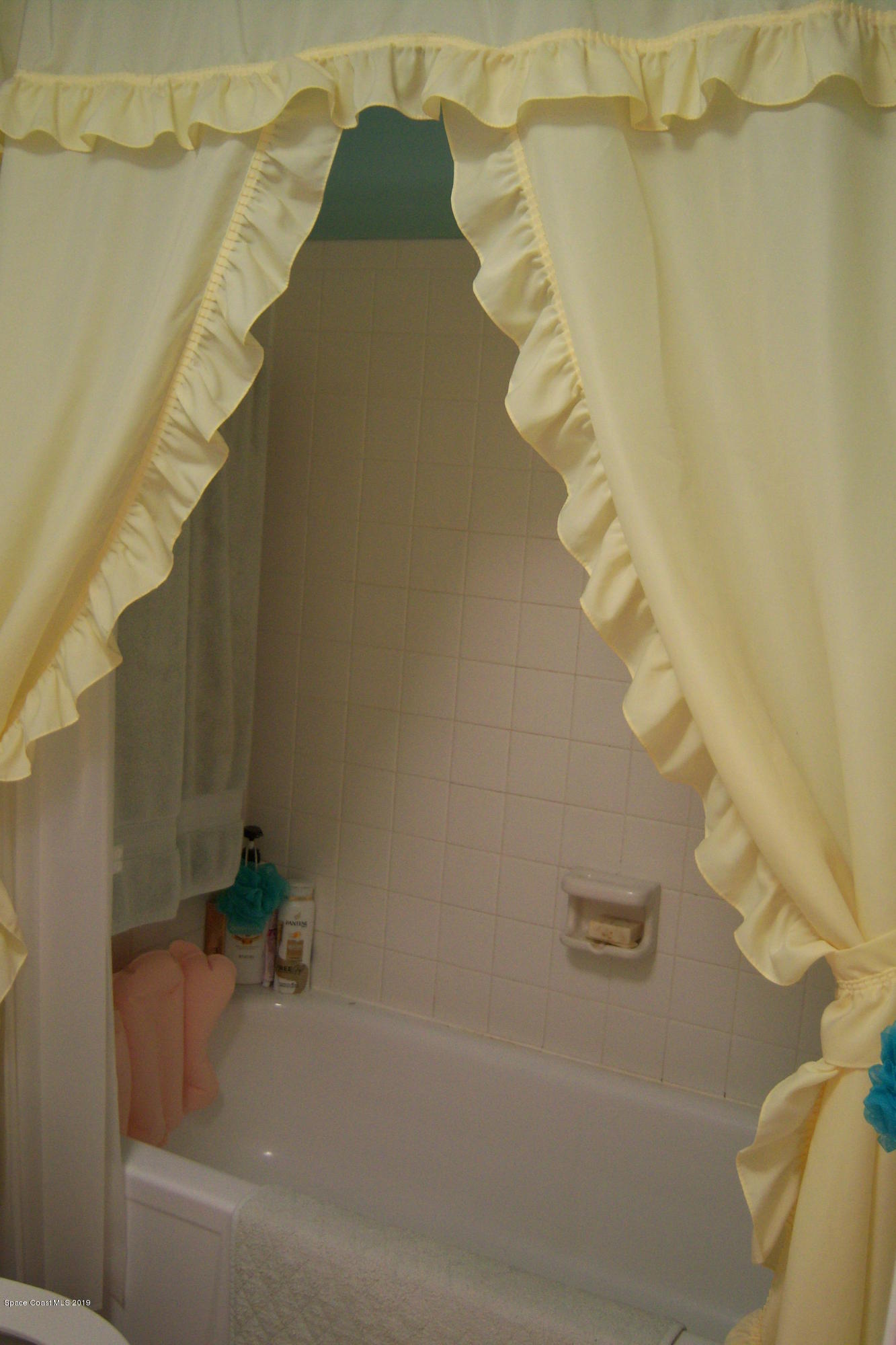 1556 Creel Road Northeast Palm Bay, FL 32905 - Photo 21 of 23 Guest bath tub