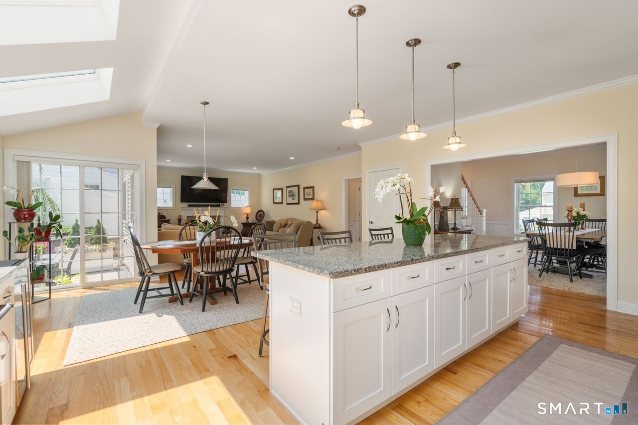 12 Stratford Road West Hartford, CT 06117 - Photo 4 of 40