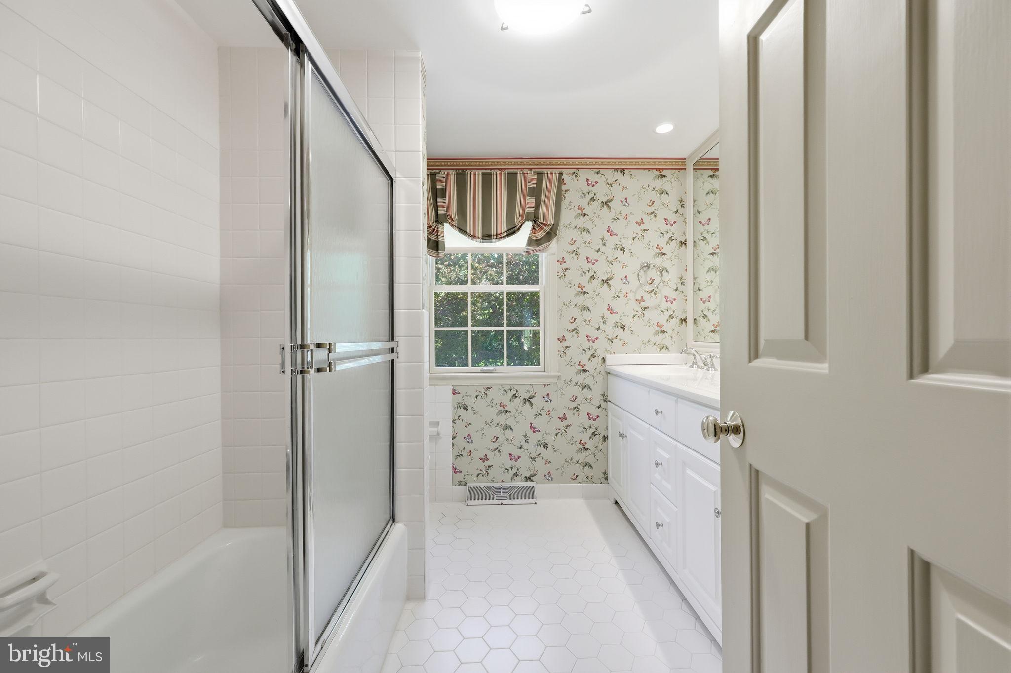 320 East Ormandy Place Ambler, PA 19002 - Photo 49 of 67 Hall Bathroom tub/shower combo