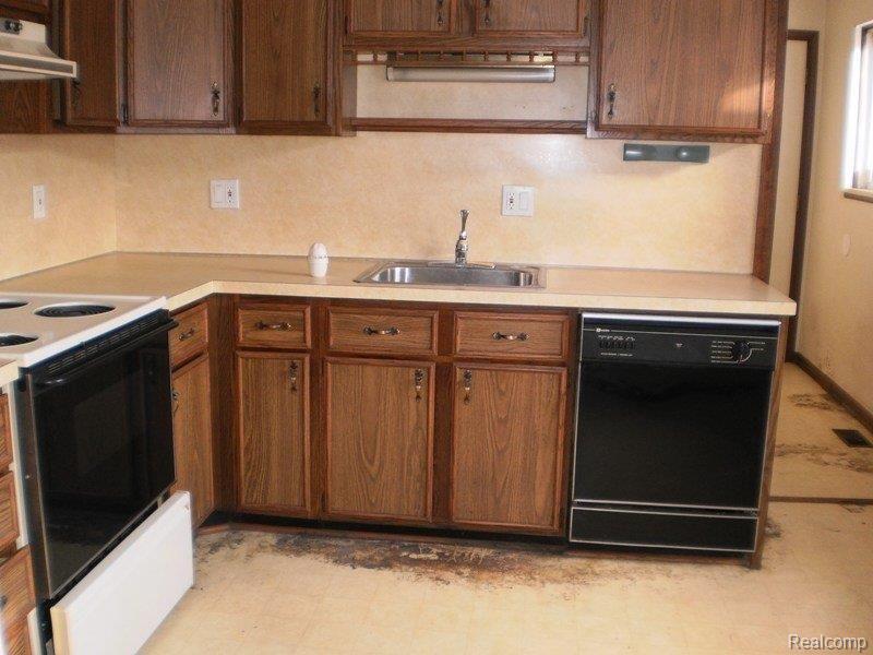 22235 Sibley Road Riverview, MI 48193 - Photo 3 of 6 PC130461