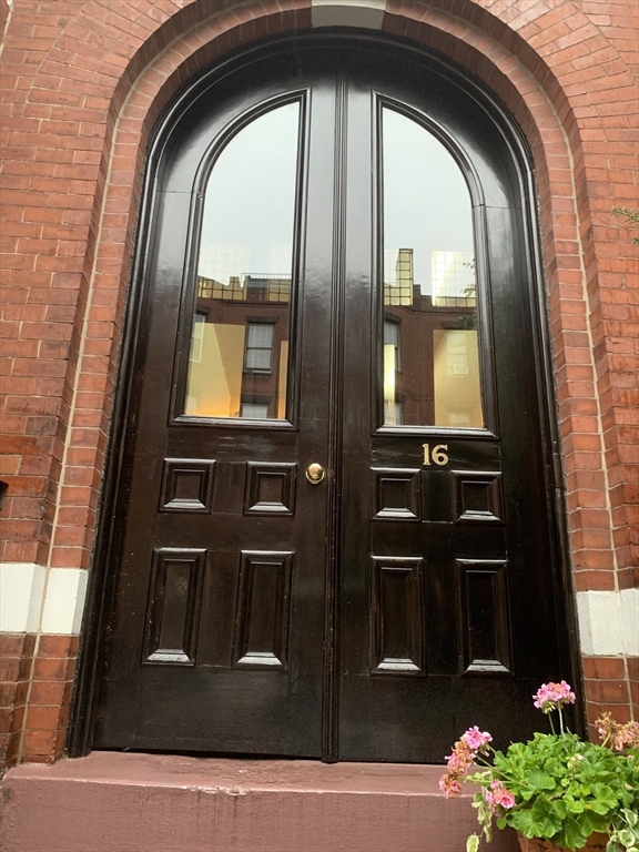 16 Symphony Road, Unit 3 Boston, MA 02115 - Photo 1 of 8