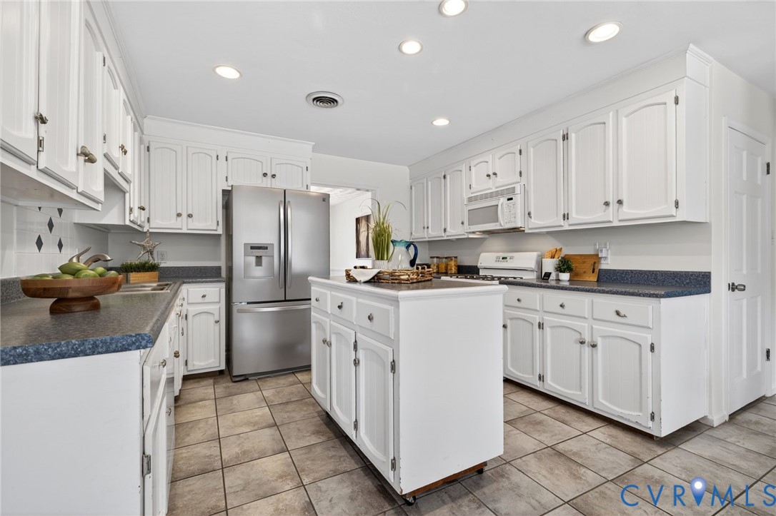 2525 Inlynnview Road Virginia Beach, VA 23454 - Photo 11 of 51