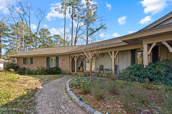 $315,000 | 1431 Roxbury Place, Jackson, MS 39211