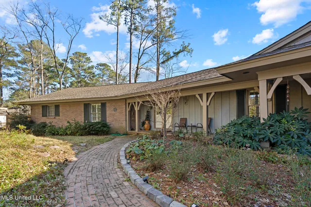 $315,000 | 1431 Roxbury Place, Jackson, MS 39211