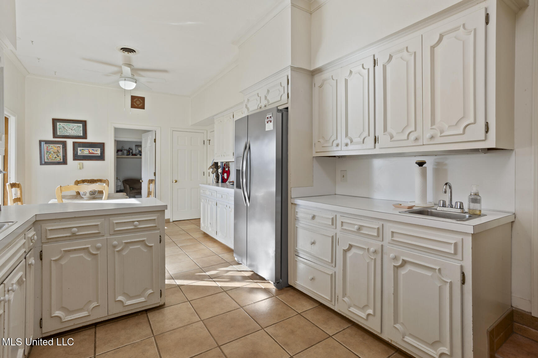 1431 Roxbury Place Jackson, MS 39211 - Photo 13 of 25 Wet Bar